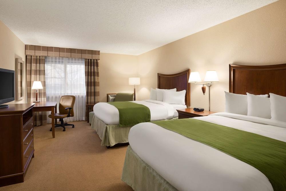 Отель Wingate By Wyndham Lincoln Airport East Экстерьер фото