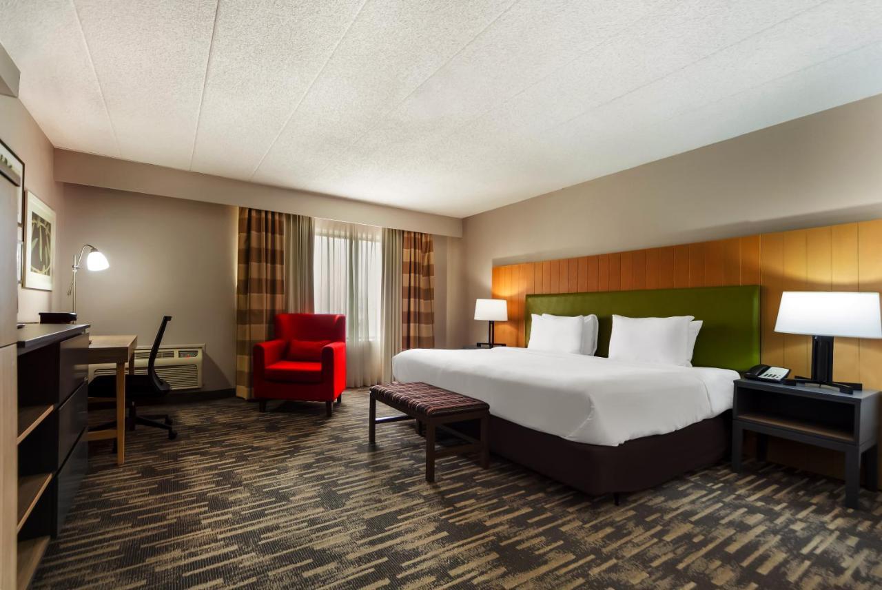 Отель Wingate By Wyndham Lincoln Airport East Экстерьер фото