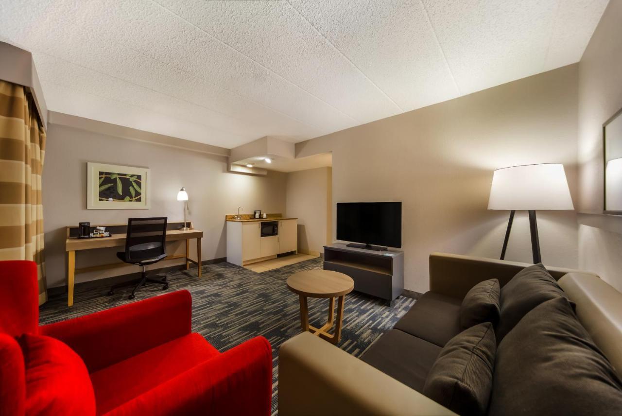 Отель Wingate By Wyndham Lincoln Airport East Экстерьер фото