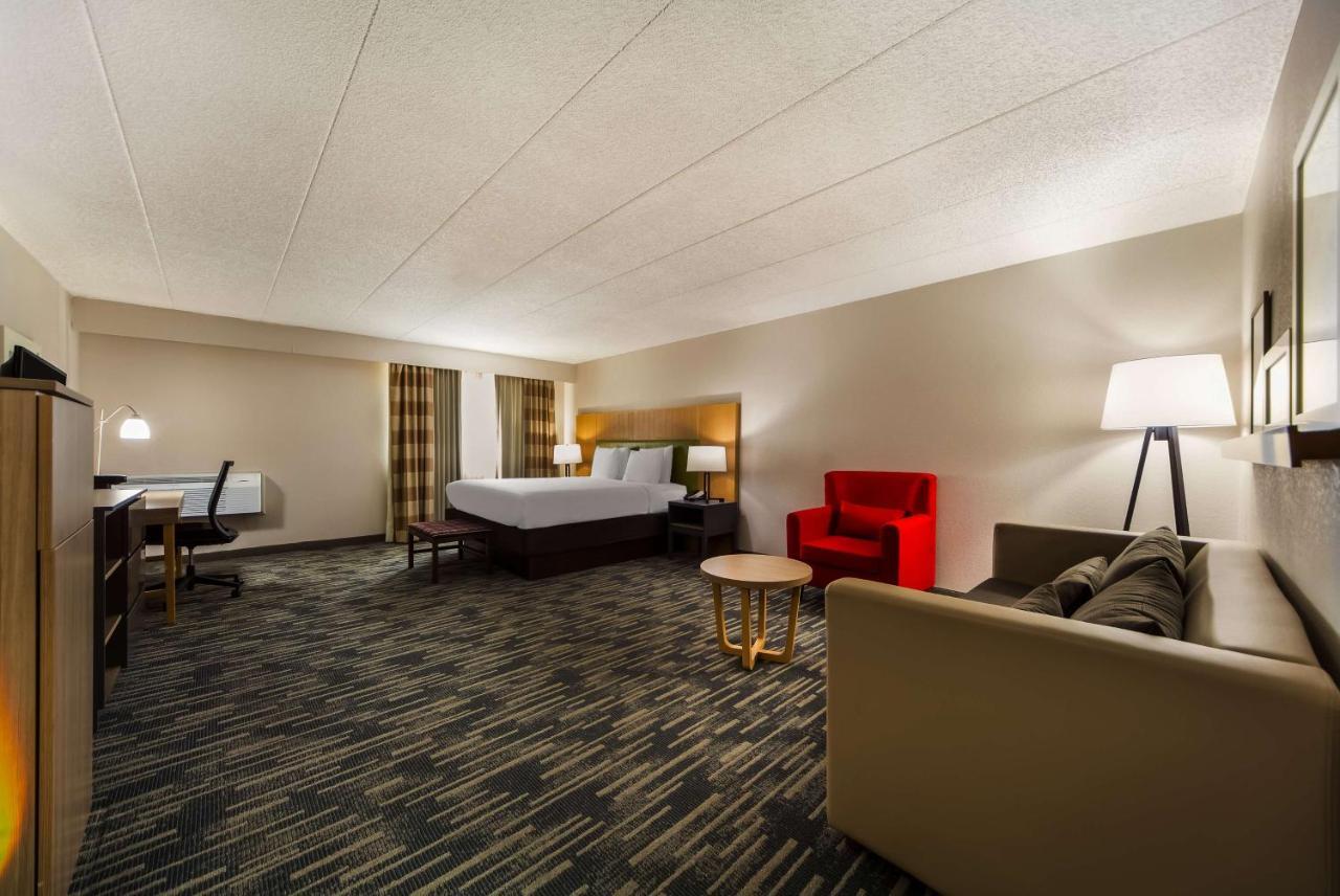 Отель Wingate By Wyndham Lincoln Airport East Экстерьер фото
